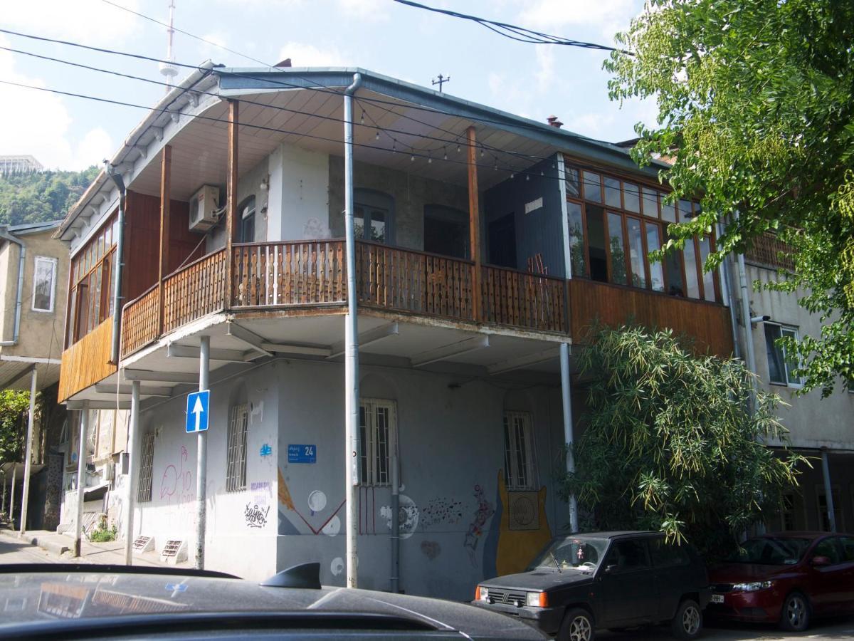 Friends Hostel Тбилиси Екстериор снимка