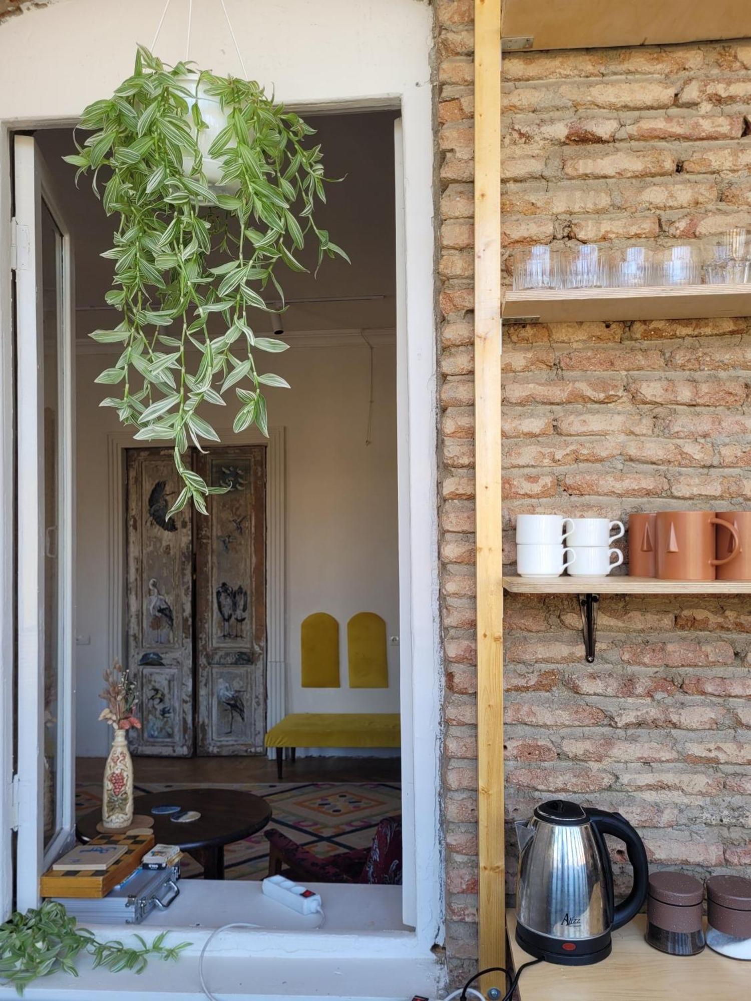 Friends Hostel Тбилиси Екстериор снимка