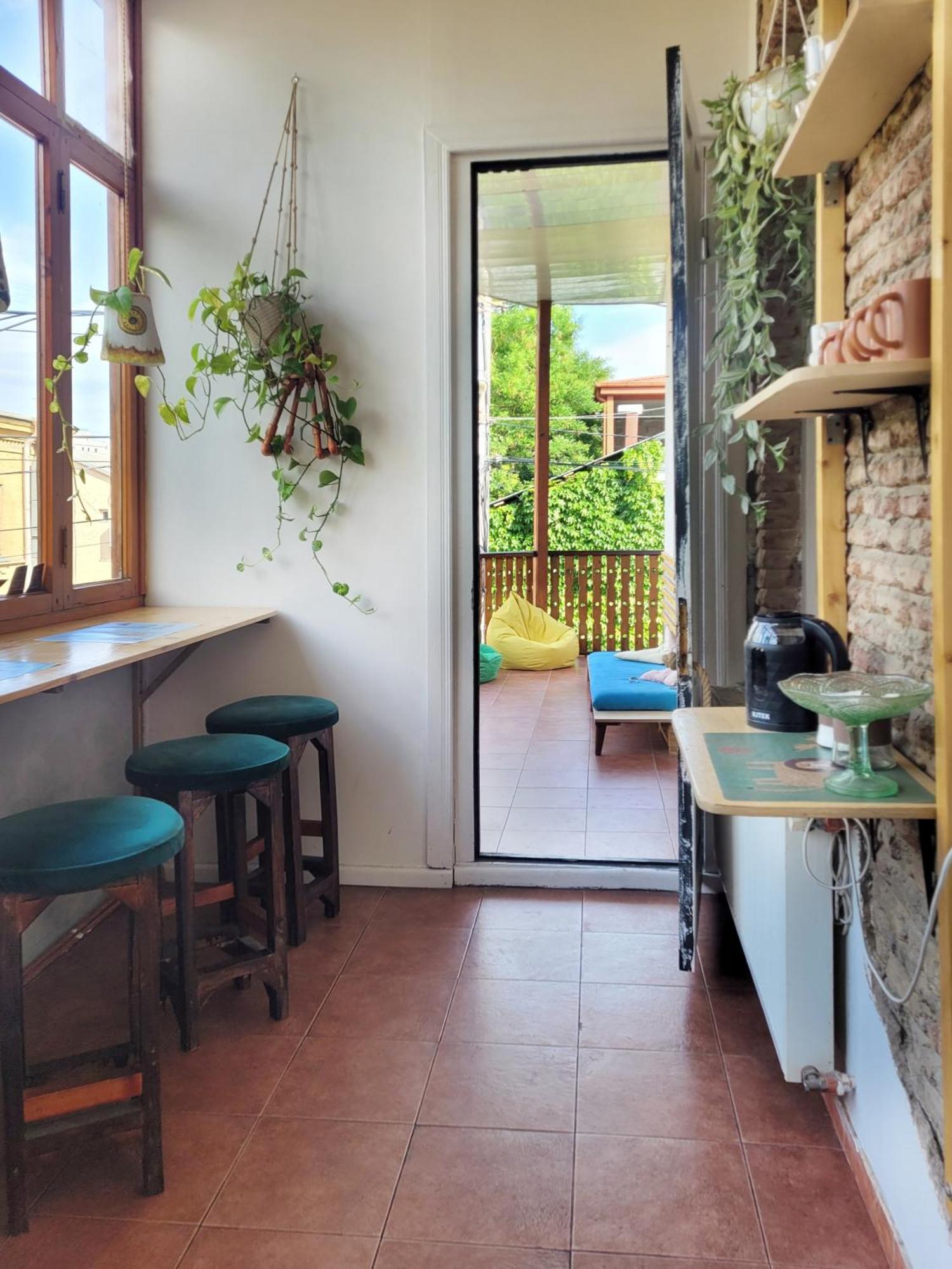 Friends Hostel Тбилиси Екстериор снимка
