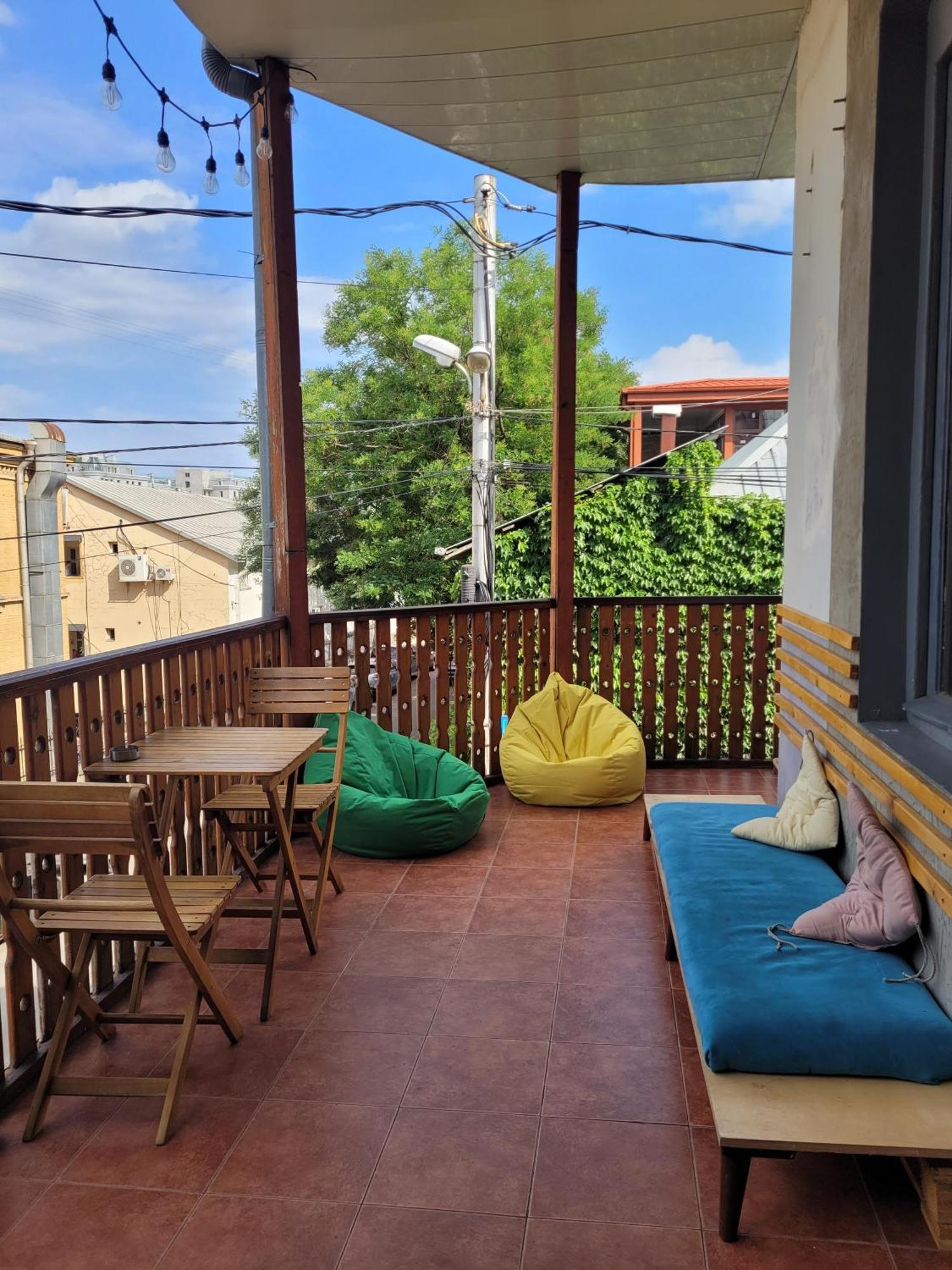 Friends Hostel Тбилиси Екстериор снимка