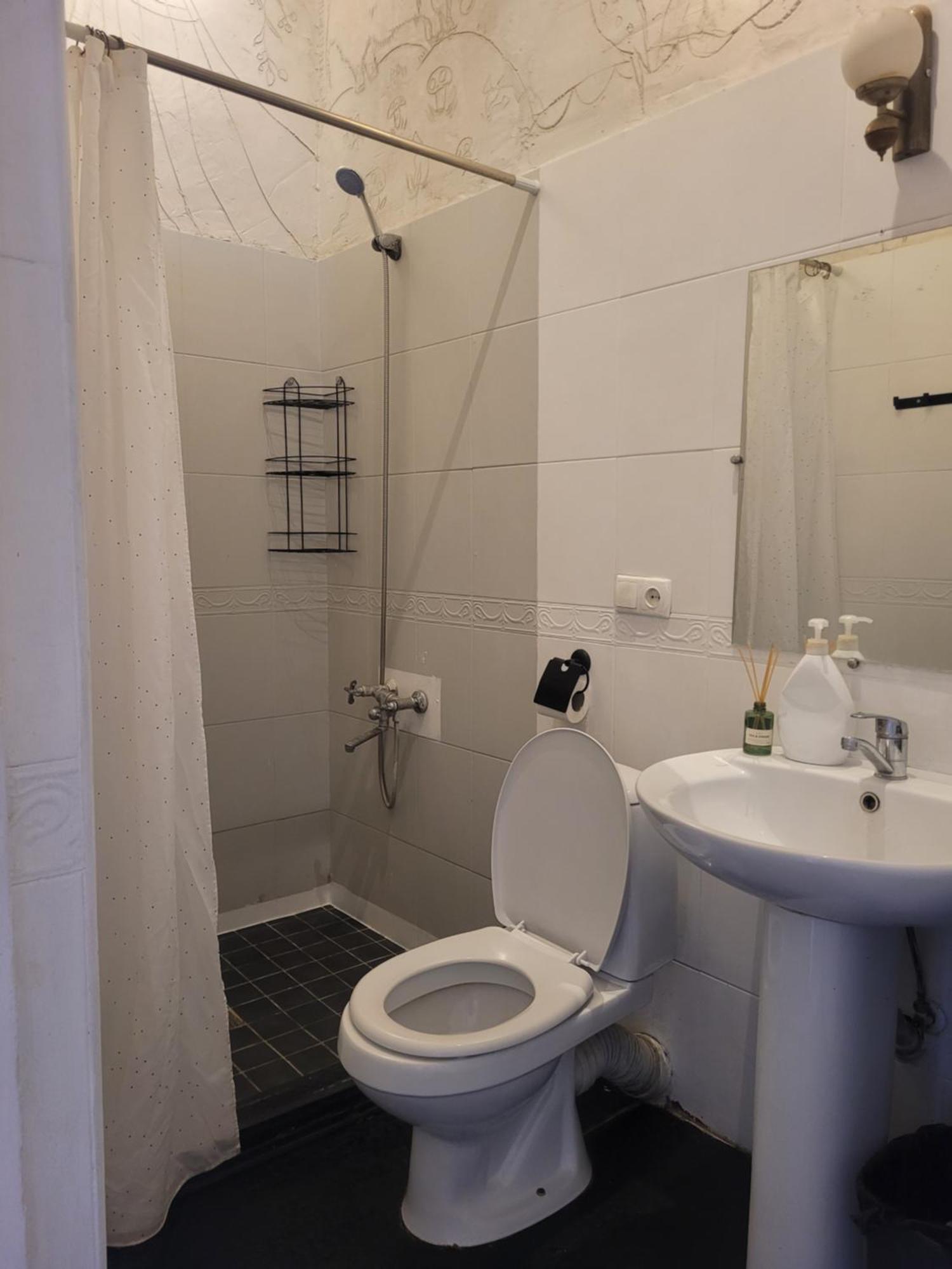 Friends Hostel Тбилиси Екстериор снимка