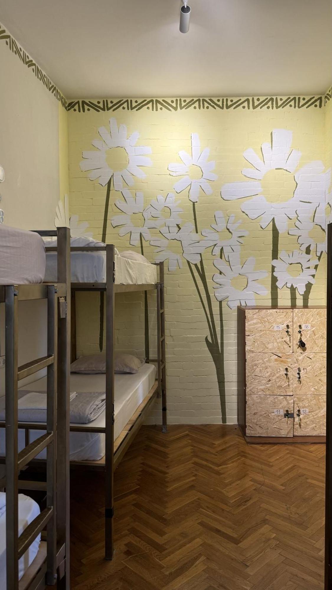 Friends Hostel Тбилиси Екстериор снимка